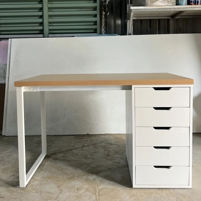 Bàn Làm Việc IKEA Chân Sắt Tiện Lợi - IK4