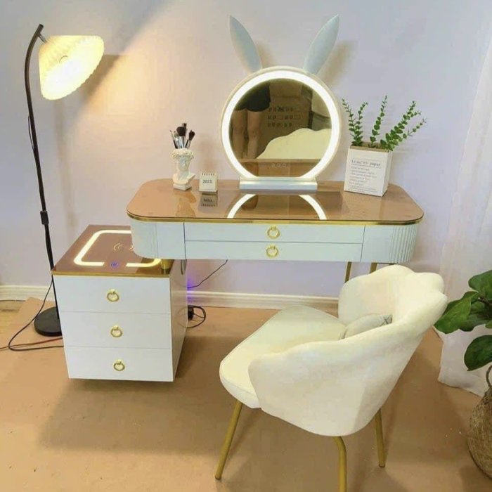Bàn Trang Điểm Gương Tai Thỏ Giá Tốt - BTD14